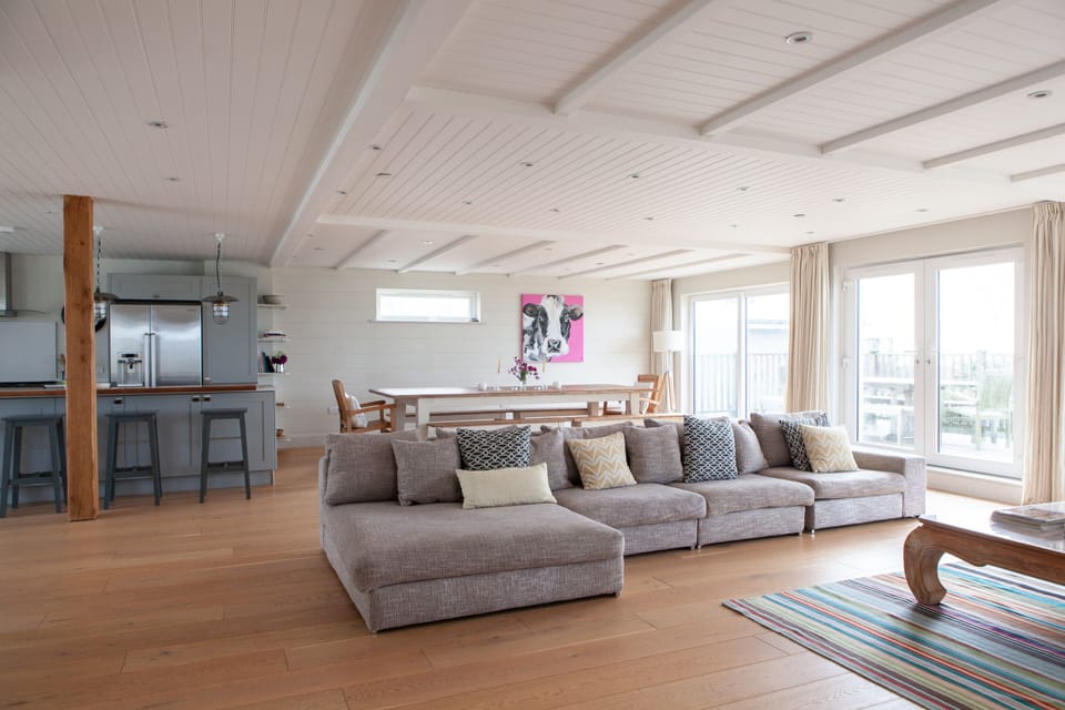 Living Room / Lounge