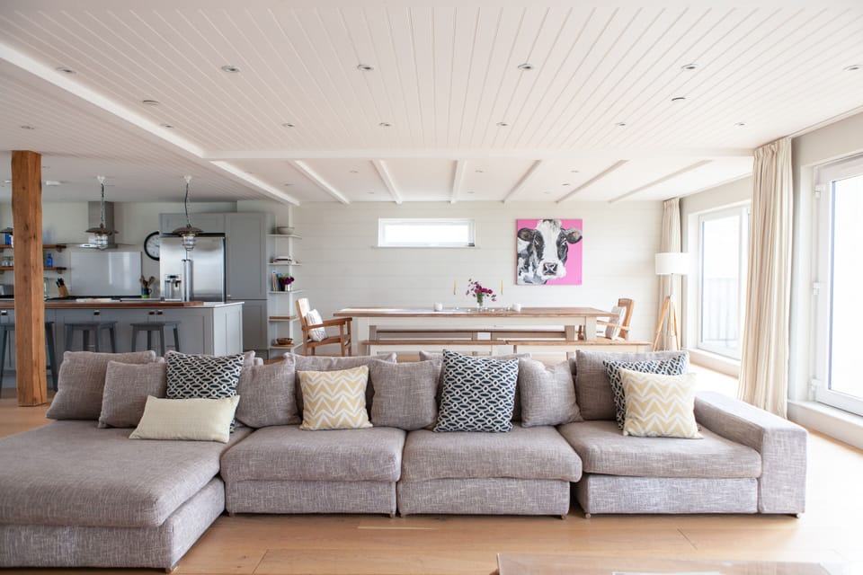 Living Room / Lounge