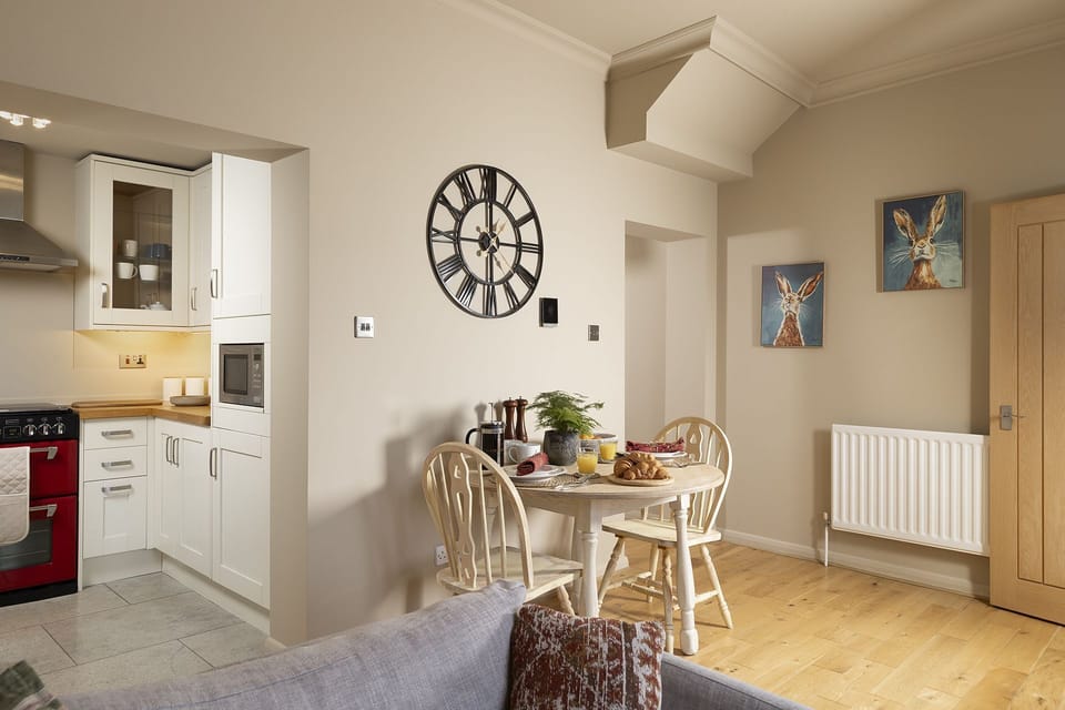 School House Cottage Dining Area- StayCotswold