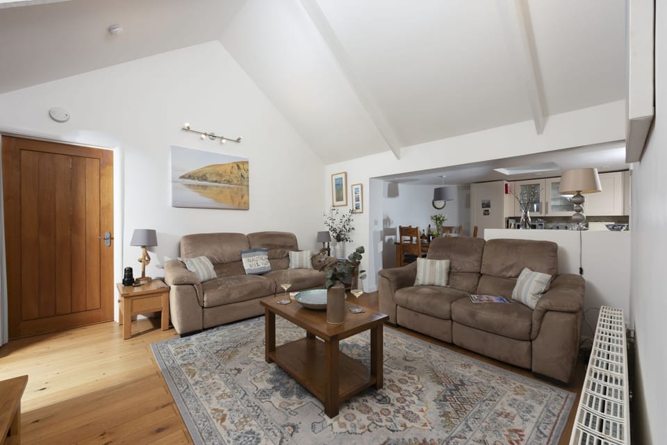 Open plan living & kitchen space - Samson Cottage