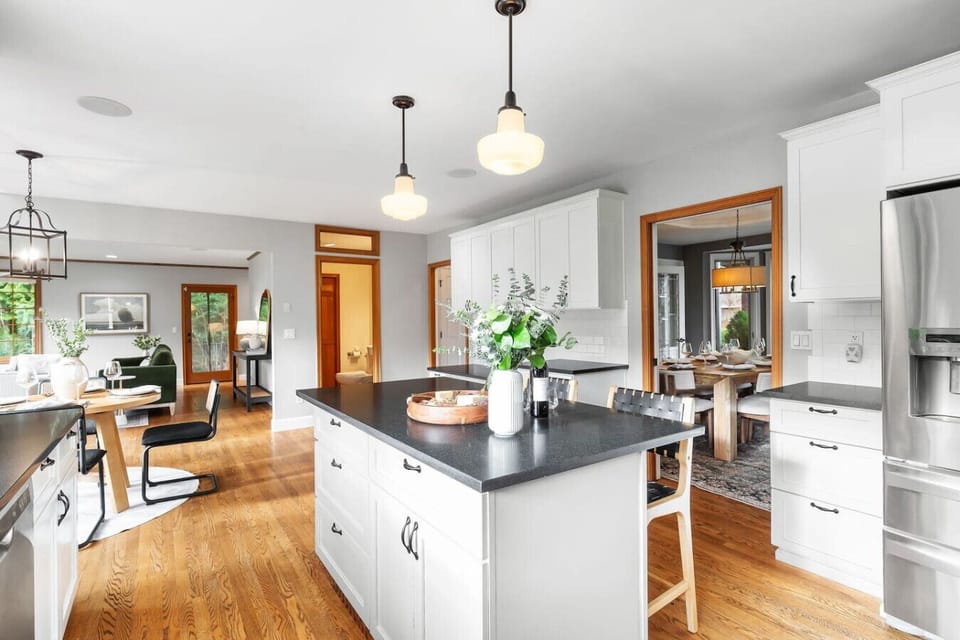 Large kitchen island, and fully stocked kitchen to prepare your meals