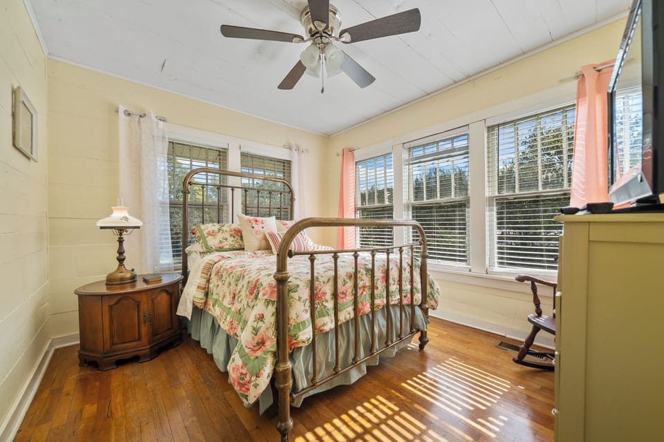 Full size bed