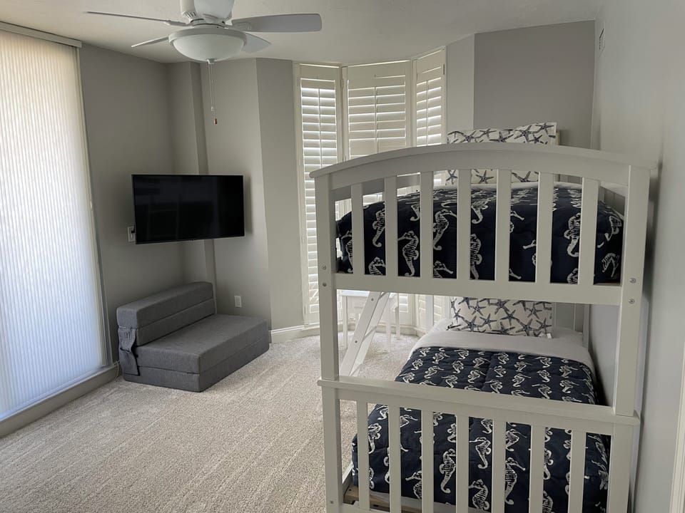 3rd Bedroom w/ bunk beds and trundle