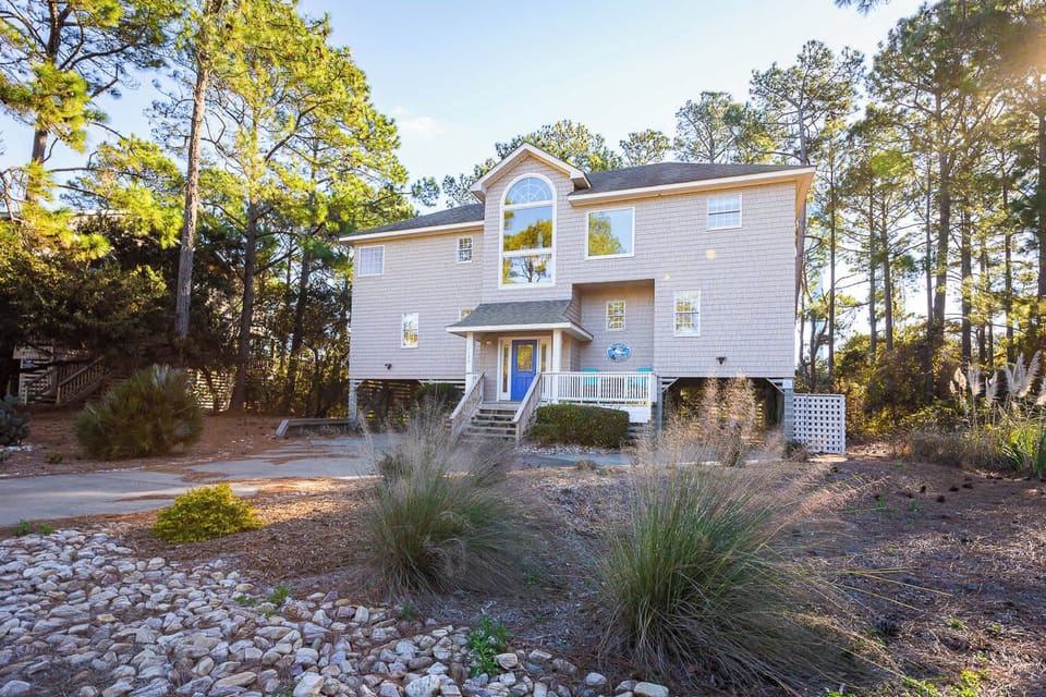 Front View of Laughing Gull Manor