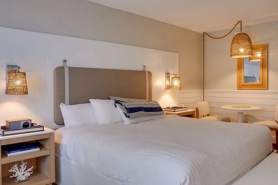 Unit with 1 King bed. Exact unit will be assigned upon arrival. Views, colors, and decor may vary.