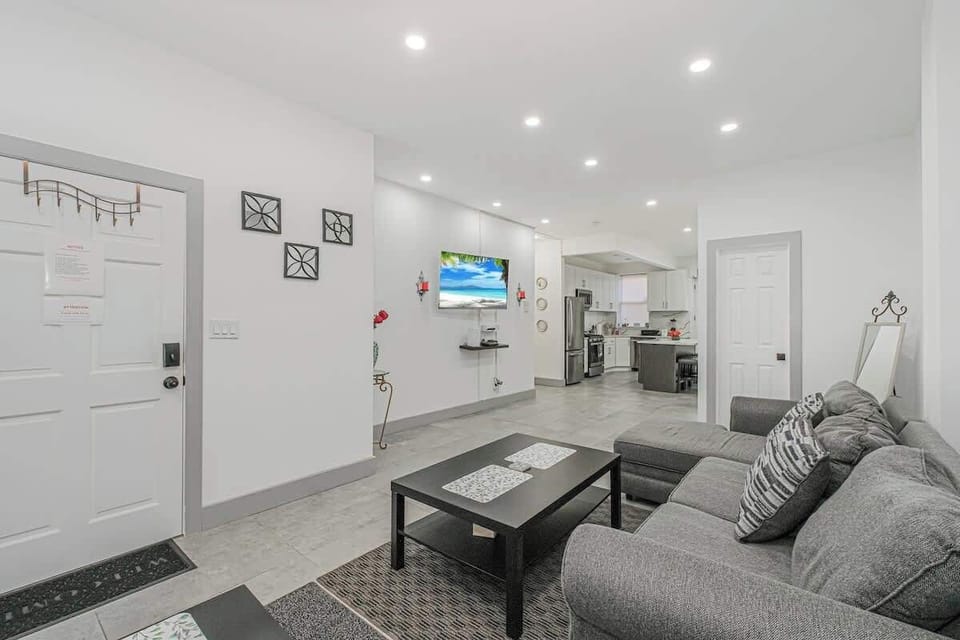 Spacious living room with open access to the Kitchen