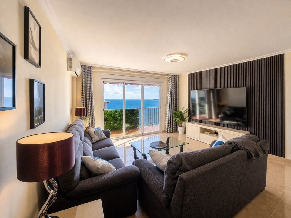 Stunning sea view from the living room.
