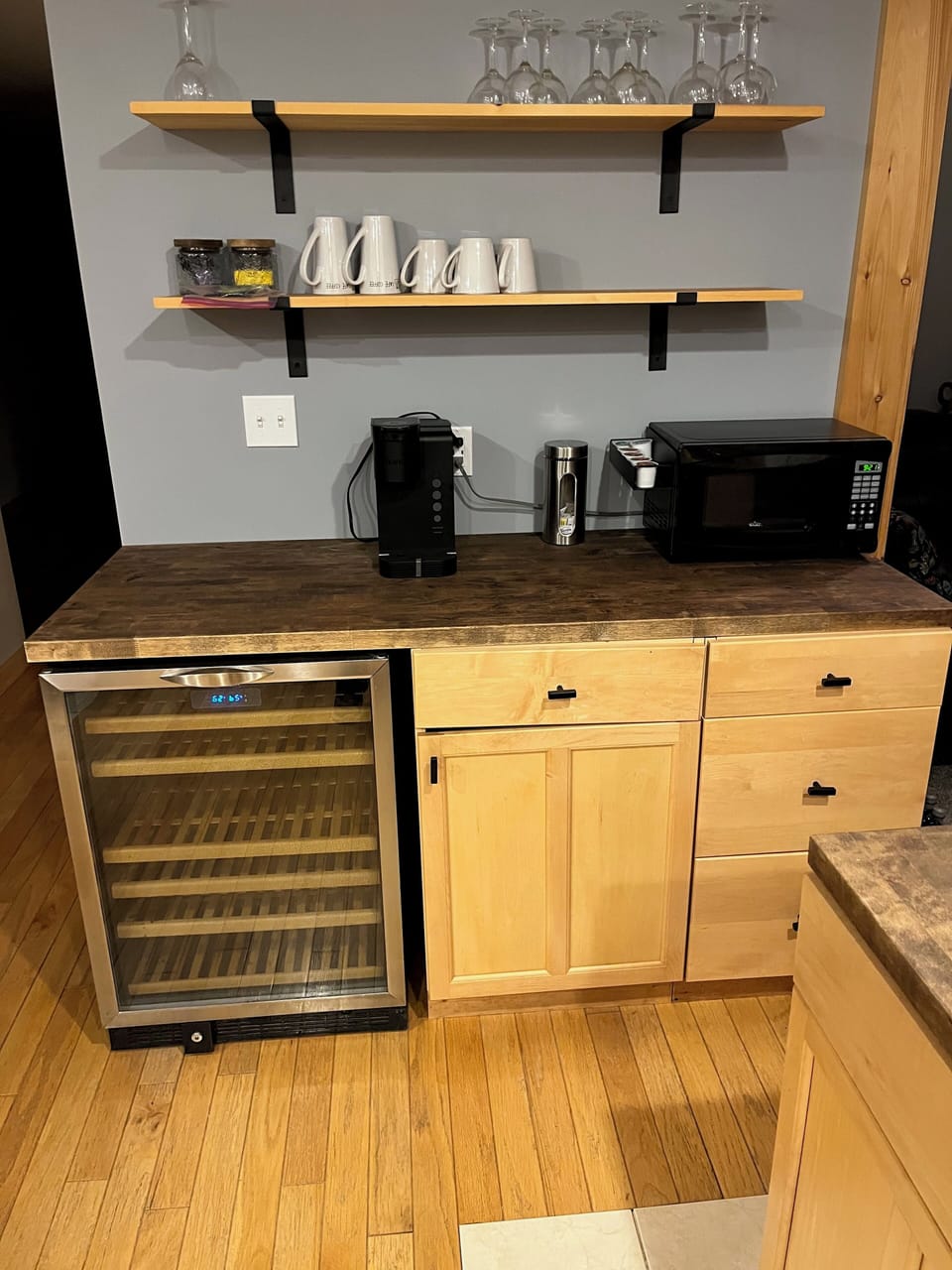 drink station - Keurig coffee maker, K pods, tea bags, mugs, microwave 