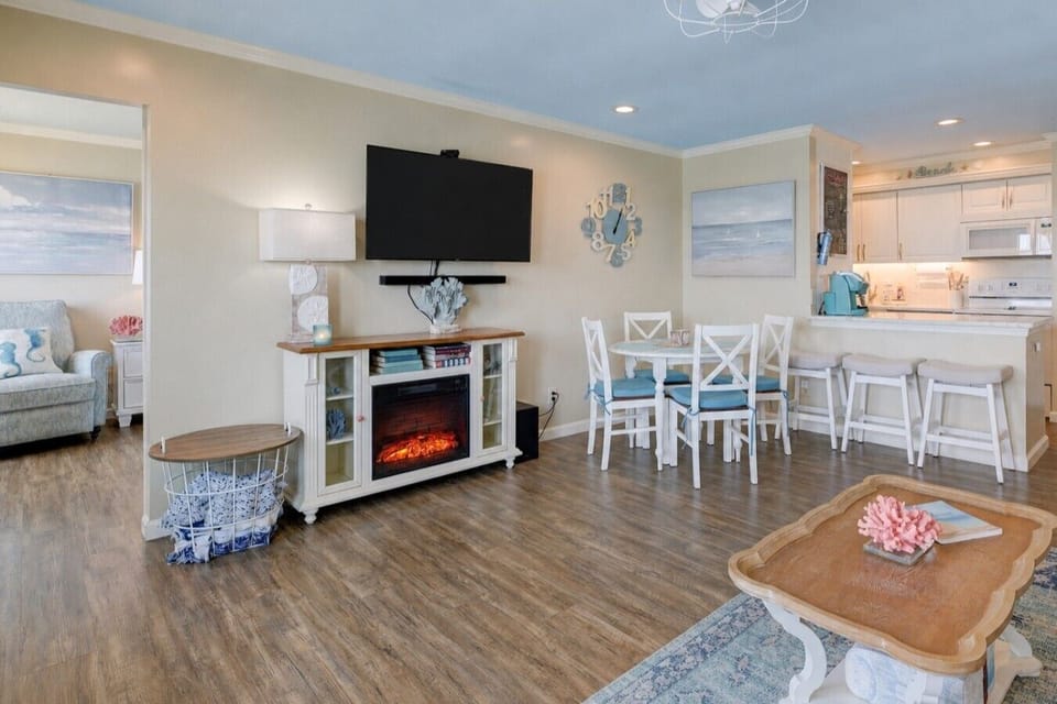 Start your mornings here with fresh coffee at the cozy dining table, then slide over to the kitchen counter for breakfast before hitting the beach.