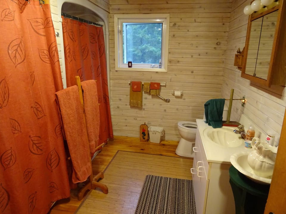 Full bathroom
