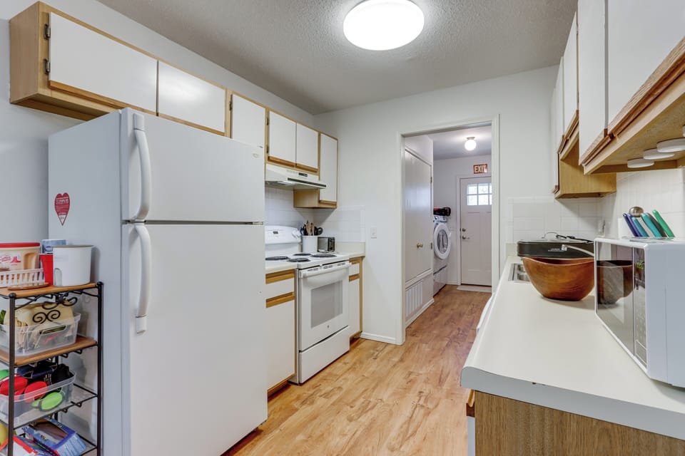 Kitchen | 12-Cup Coffee Maker | Toaster | Basic Spices