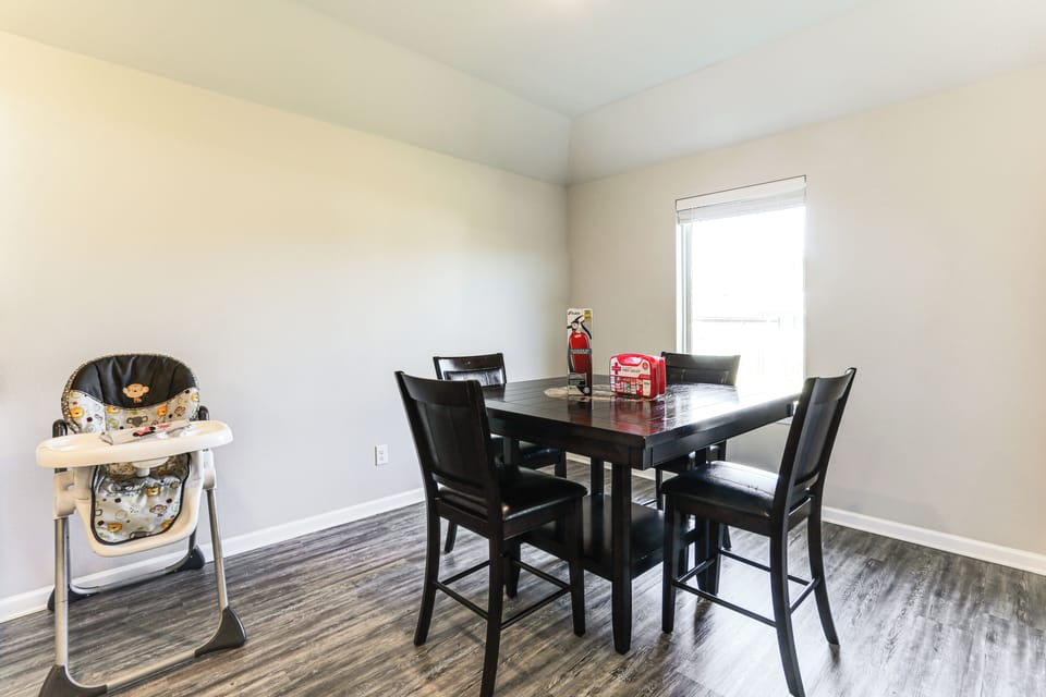 Dining Area | Dishware & Flatware