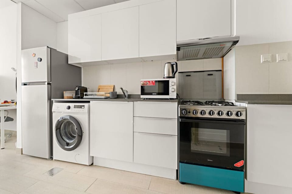 Modern Kitchen: Cook up a storm with sleek appliances and stylish design in this vibrant space!