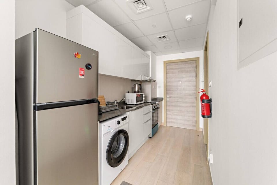 Kitchen: Modern appliances and sleek design for delightful culinary adventures!