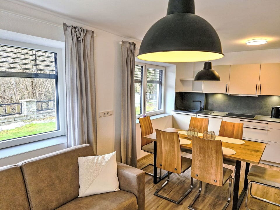 Furniture, Interior Design, Flooring, Wall, Floor, Wood, Ceiling, Room, Lighting, Apartment