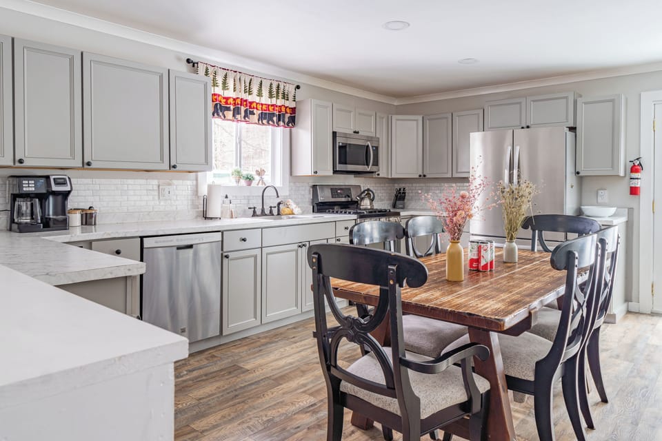 With plenty of space in the kitchen, you'll find it easy to gather all together for meals. 