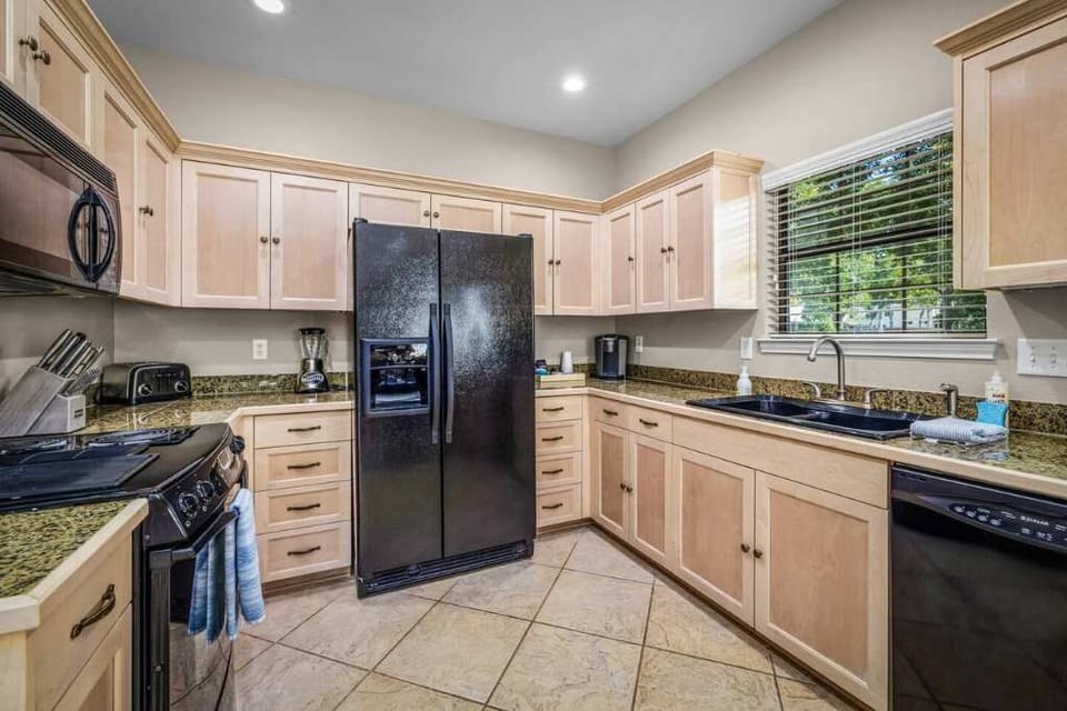 Home-cooked meals made easy in our fully equipped kitchen.