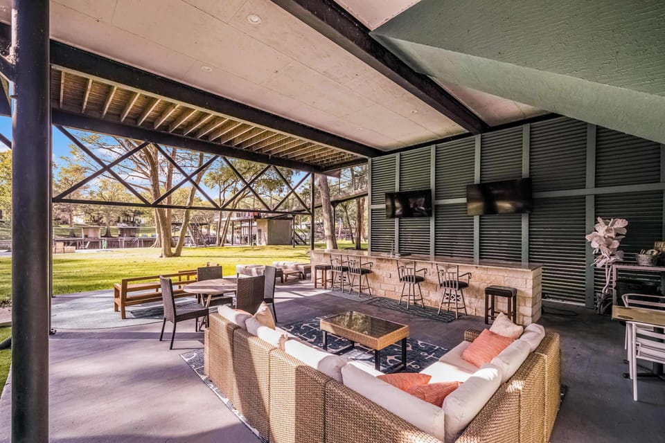 Stylish and shaded – your outdoor hangout spot.