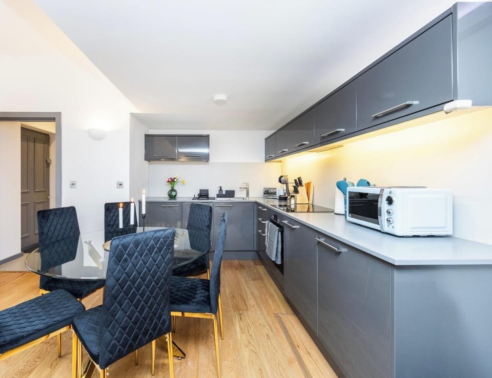 FULL KITCHEN WITH ESSENTIALS