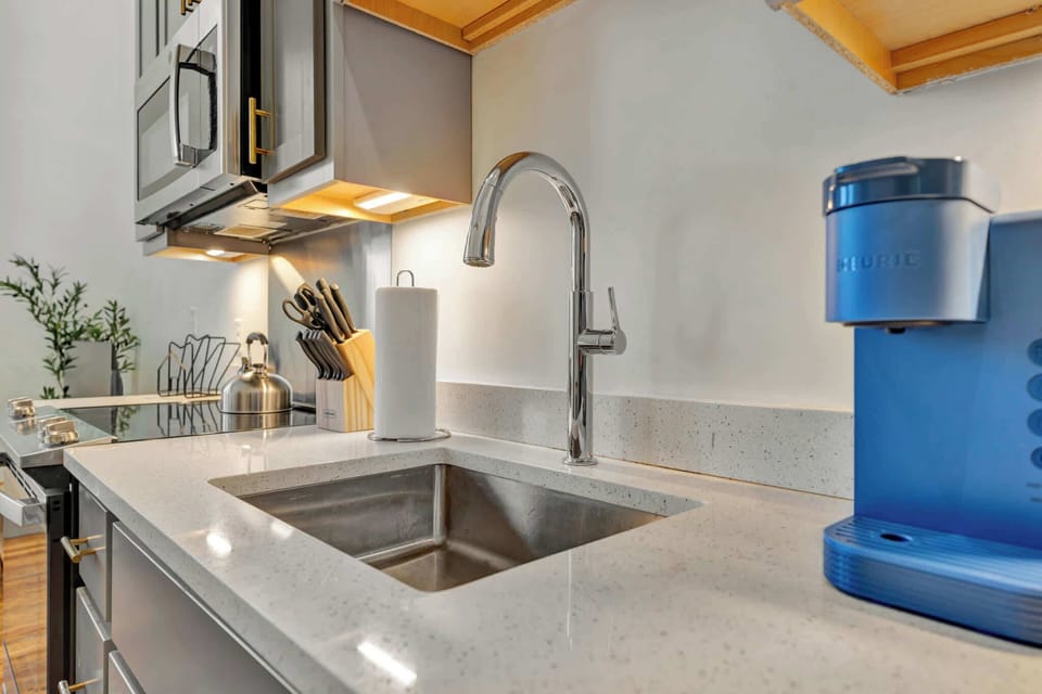 Kitchen: Kitchen area with new and high quality equipment perfect for your home meals!