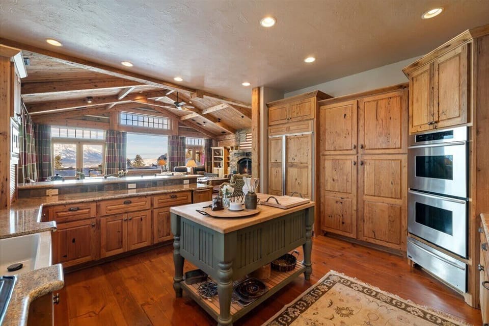 Kitchen to living room
