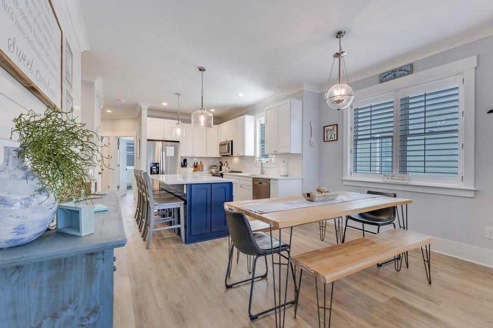 Sweet Carolina-large-011-023-Dining Area  Kitchen-1500x1000-72dpi