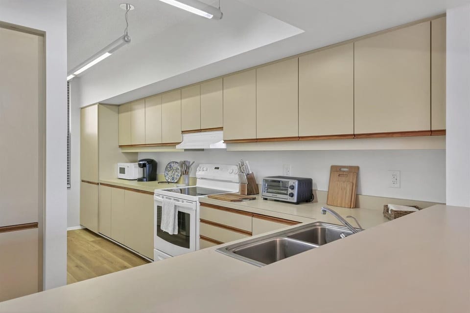 Fairway Bay 155 by FVC - Kitchen