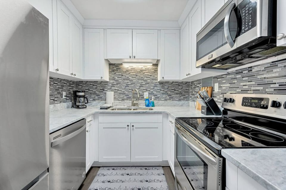 Updated kitchen stocked with all your basic needs. 