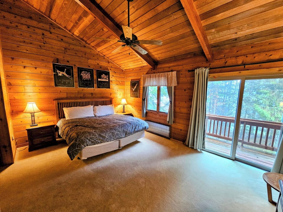 Huge master bedroom upstairs with ensuite bathroom and king bed (2)