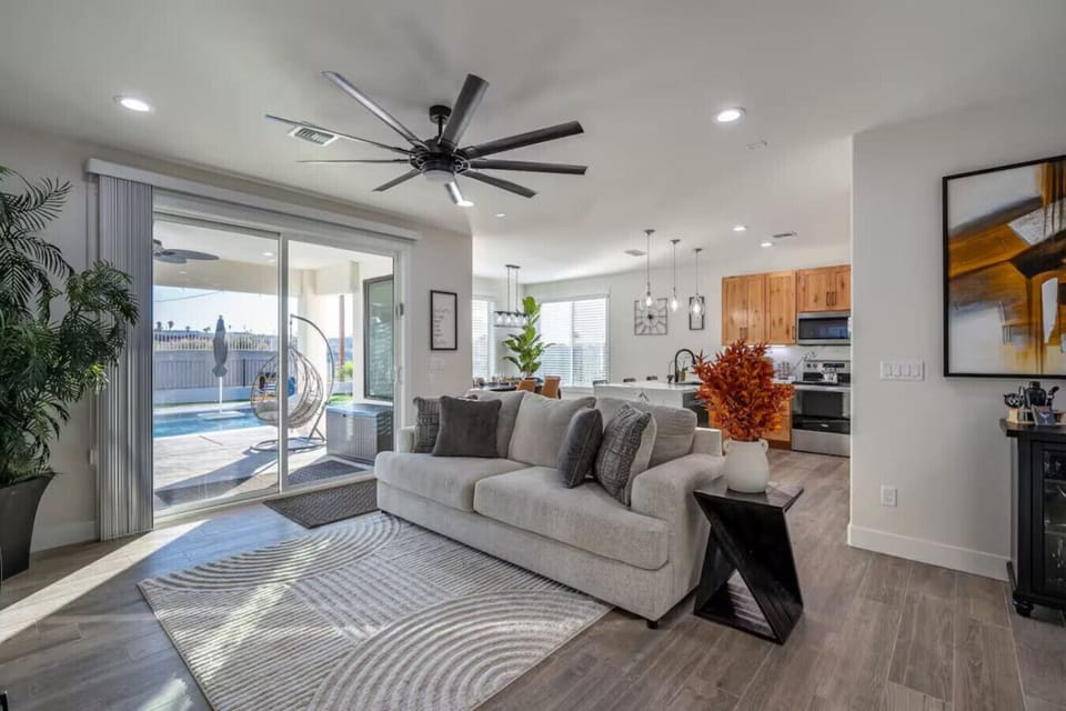 With high end fishes, open space, and all of the modern amenities, this space is perfect for the whole family!