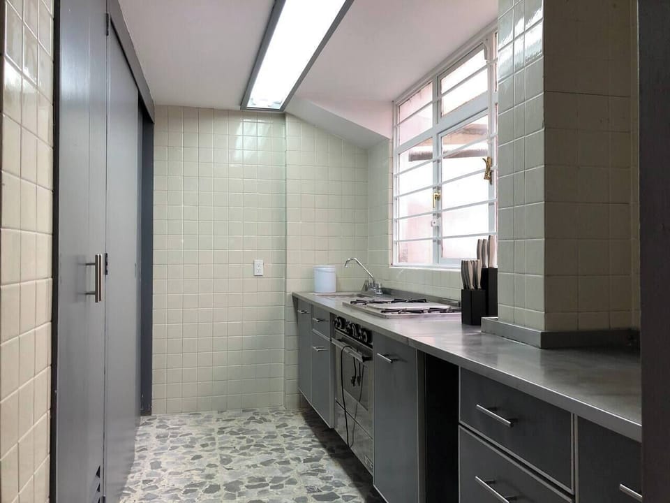 The kitchen is full with all you need to make a good dinner. 