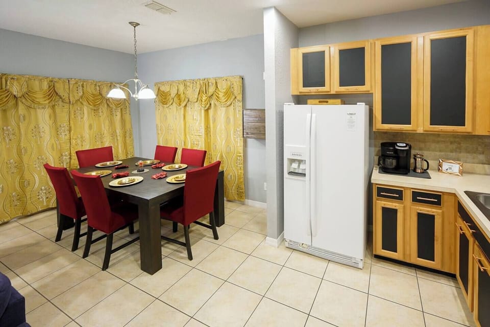 Perfect open dining and kitchen area for easy serving using items in your fully stocked kitchen to create a masterpiece or just a quick bite.