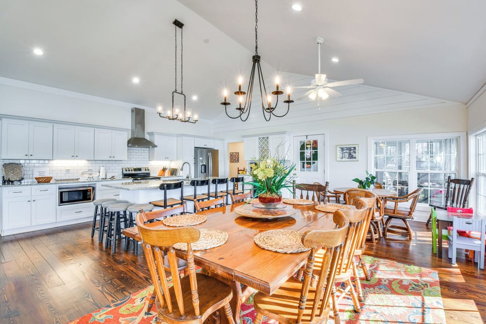 Dining Area | Dishware/Flatware | Children's Table | Breakfast Bar