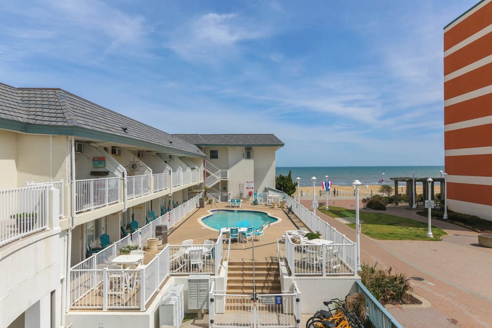 Oceans II Condominiums | Community Amenities | Outdoor Pool | Coin Laundry