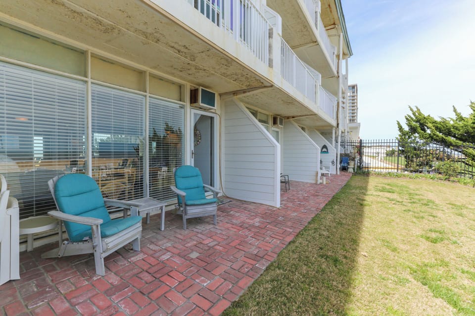 Private Patio | Unit Entry