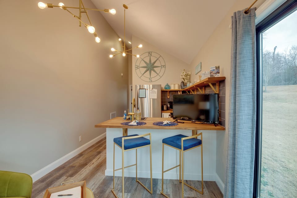 Dining Area | Dishware/Flatware | Trash Bags/Paper Towels