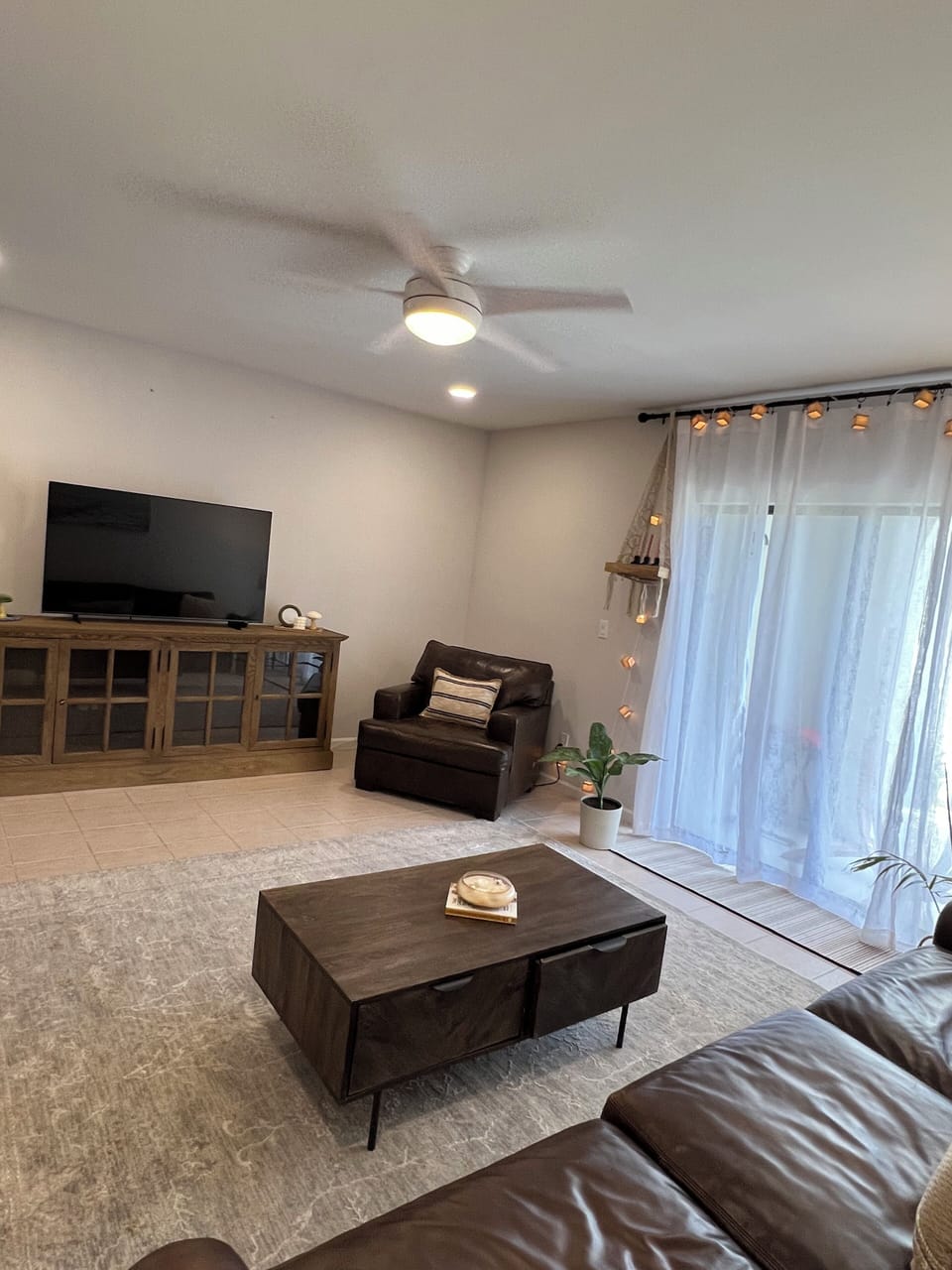 Spacious living room