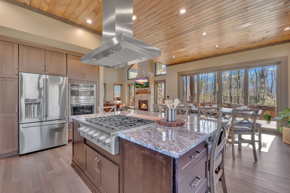 Chefs Kitchen - 7’ island with gas cooktop, fully stocked, mountains