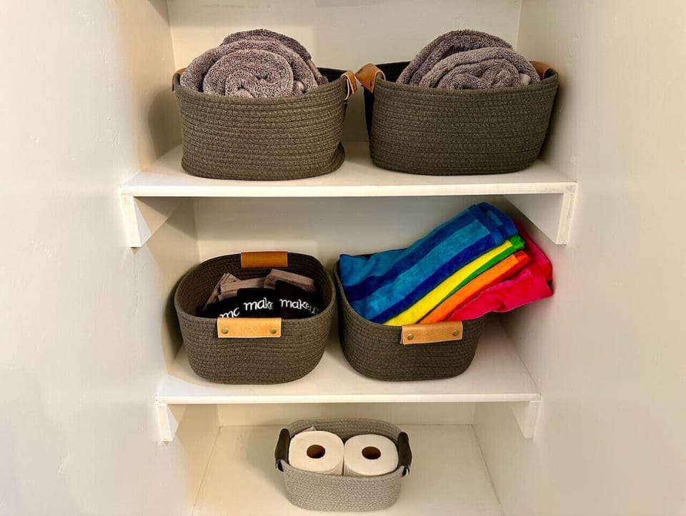 Clean and tidy shelves with all your bathroom necessities.