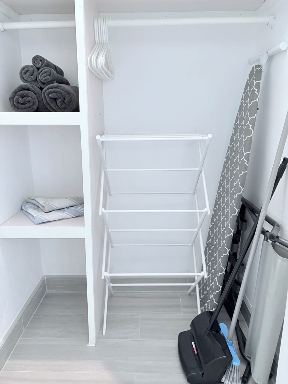 Earl Grey Suite Closet