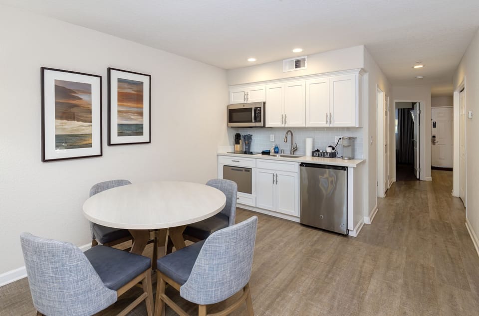 Dining Room/Kitchenette