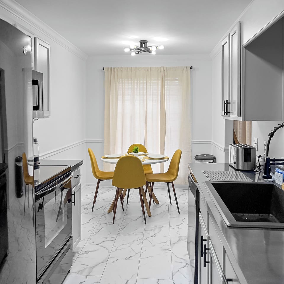 Breakfast Area in the Kitchen