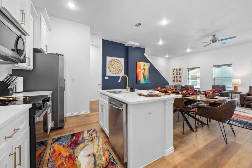 ✔️ Fully equipped modern kitchen with premium appliances, including: Double-door fridge, oven, stovetop, microwave, dishwasher, Toaster, waffle maker, blender, and baking utensils
