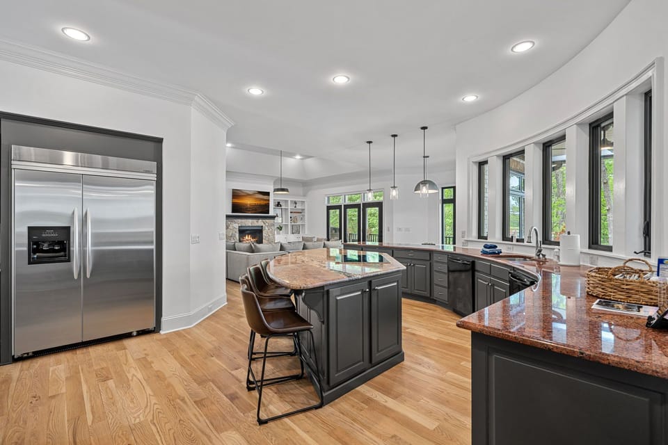 Fully stocked kitchen to prep all your meals!