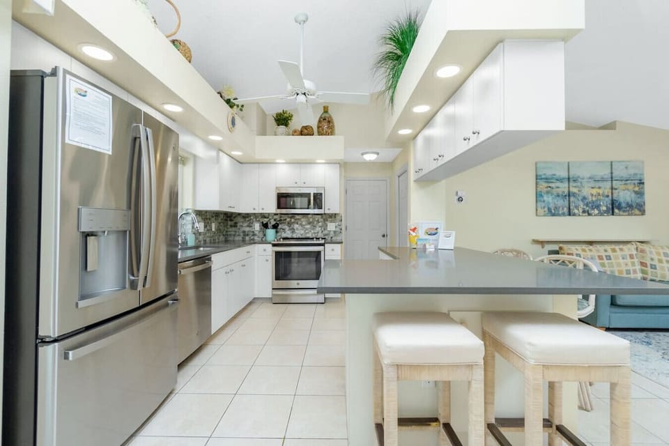 Kitchen with Breakfast Bar and Bar Stools