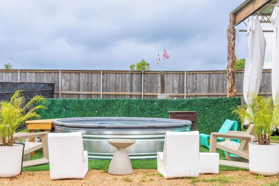 ON SITE Access to Cowboy Pool