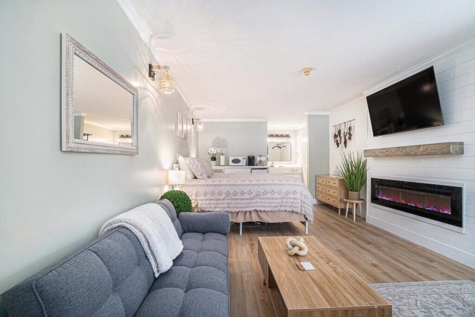 Legends Fountain View unit 214 Inside view of room