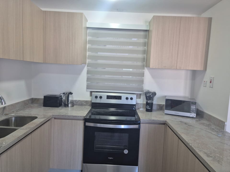 fully equip kitchen 
