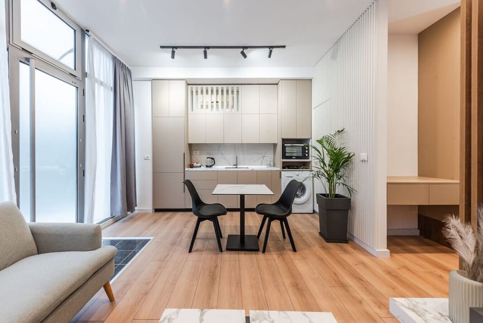 Dining area and fully-equipped kitchen