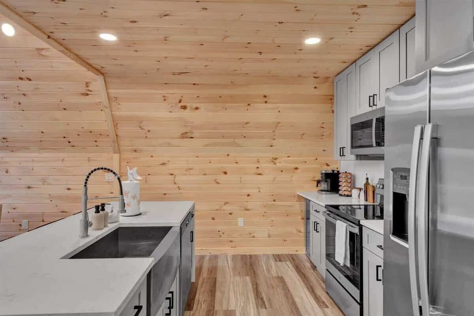 Modern Kitchen Layout
Ample counter space and full-size appliances.
